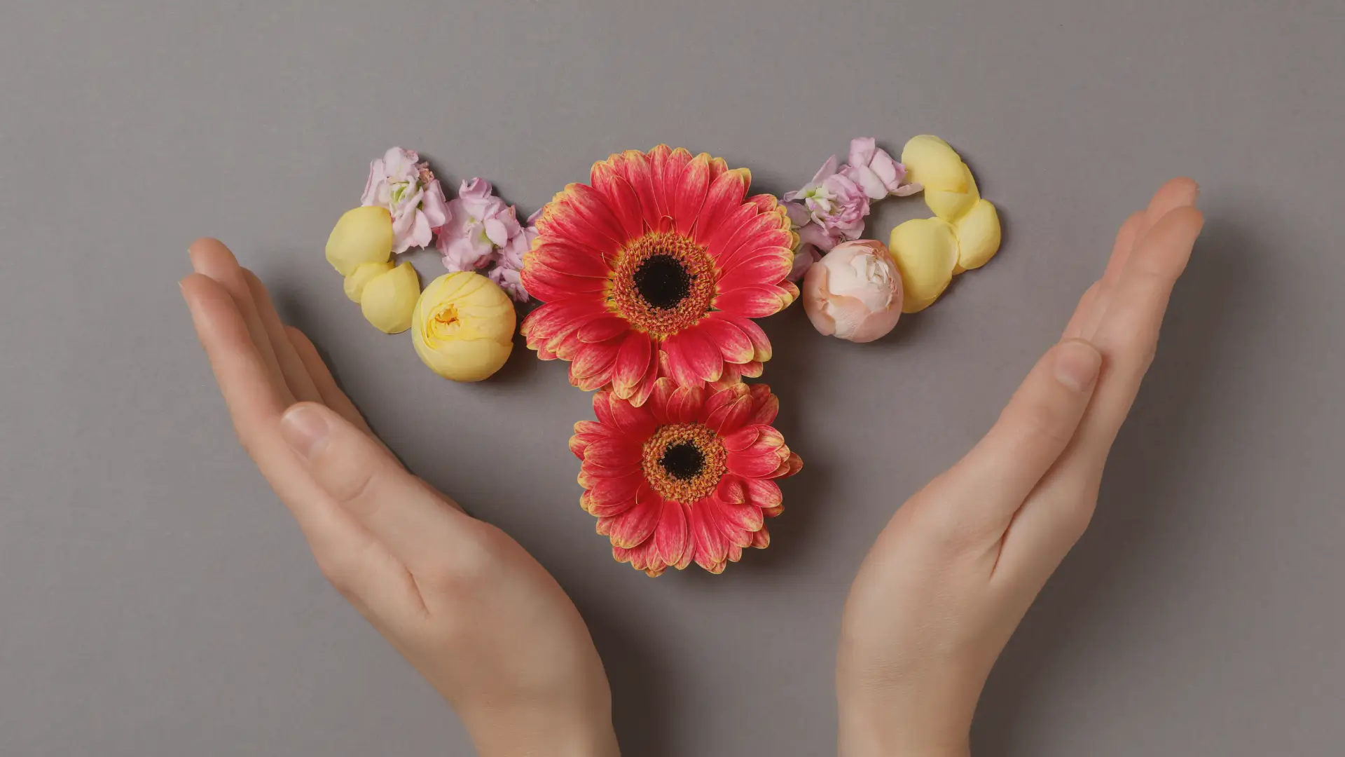 Fizjoterapeutka wykonuje terapię INDIBA u pacjentki – fizjoterapia Warszawa