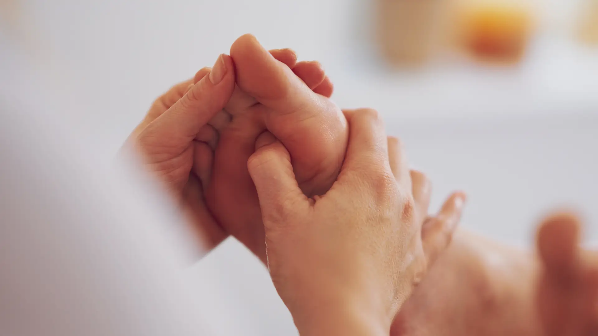 Refleksologia w redukcji stresu i bezsenności – czy naprawdę działa